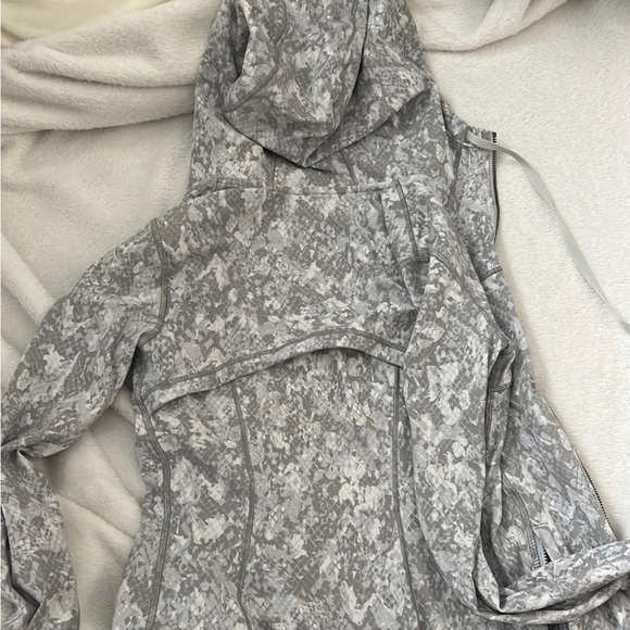 Lululemon define Hulu hooded jacket size 2 - Picture 5 of 5